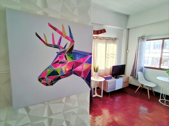 Welcome to the good vibes room with mountain view.