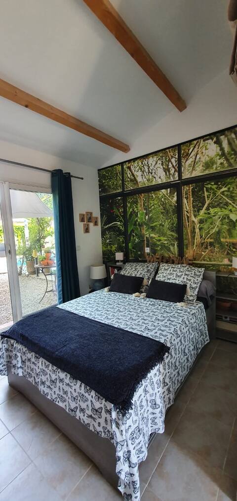 independent room near airport / private bathroom