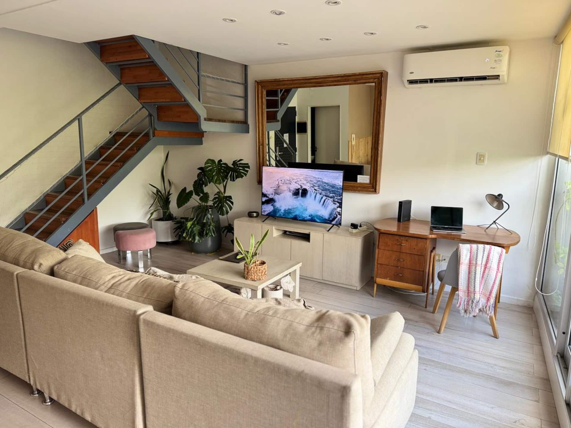 Apartamento de 2 dormitórios com garagem em Colegiales