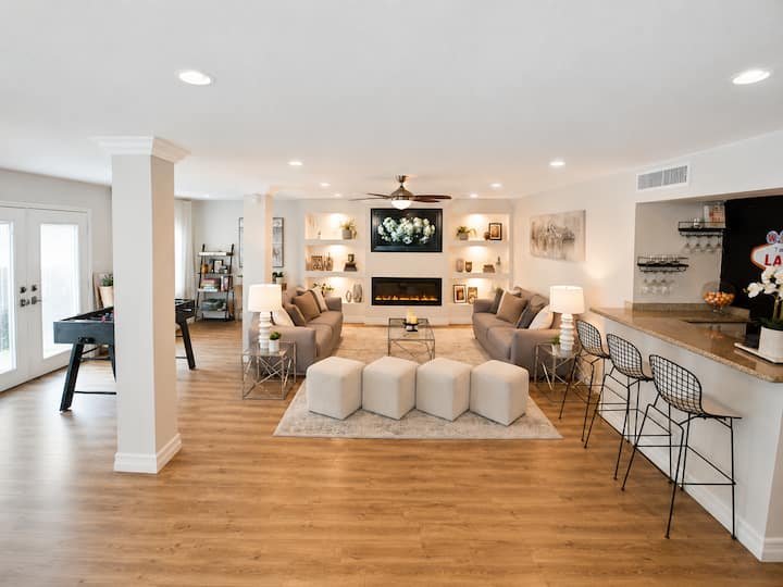 Luxury 5br/5ba Pool Retreat Near Strip Sleeps 14 - Las Vegas, NV