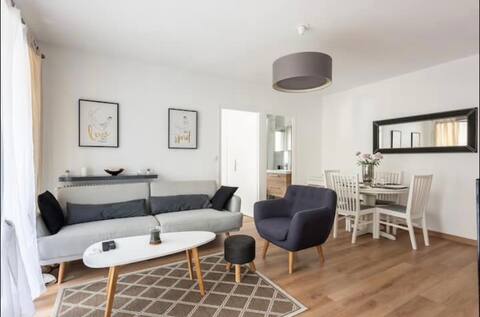 Cosy apartment - located in front of bus stop