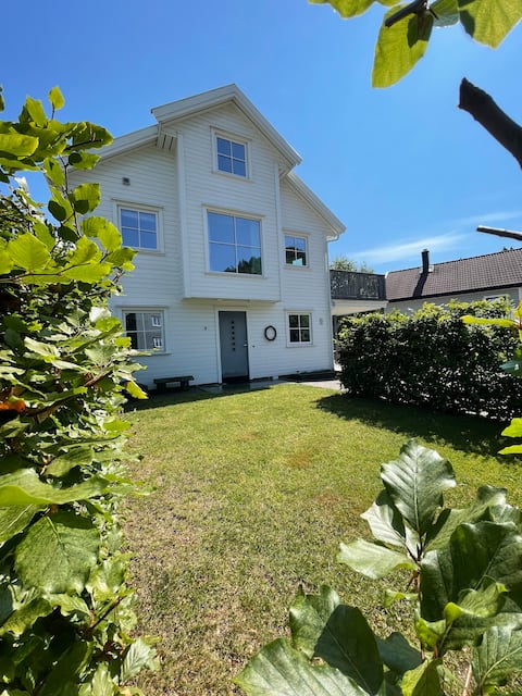 Idyllic Sørlandet, parking,3 bedroom, 2 bathrooms
