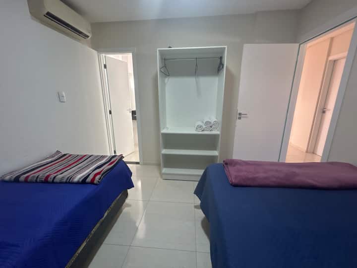 Krevet,fotografija cijele sobe