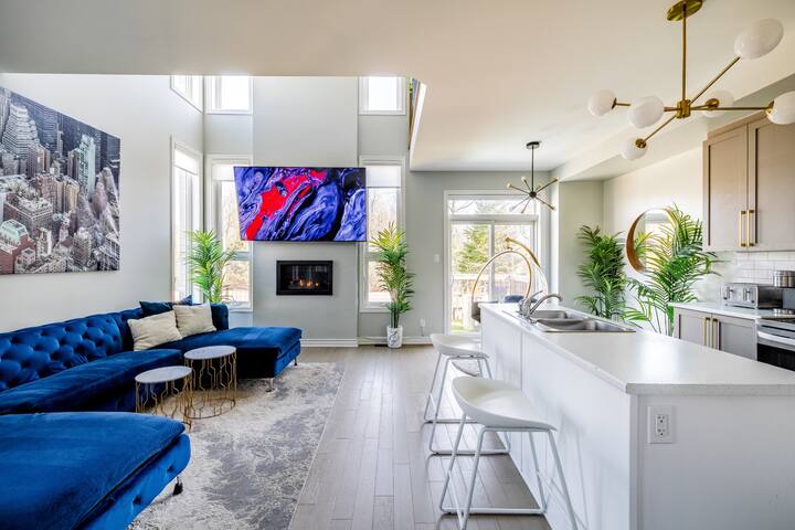 Brand New Luxury Home W/8Beds, Hot-tub, Pool Table gallery image 4