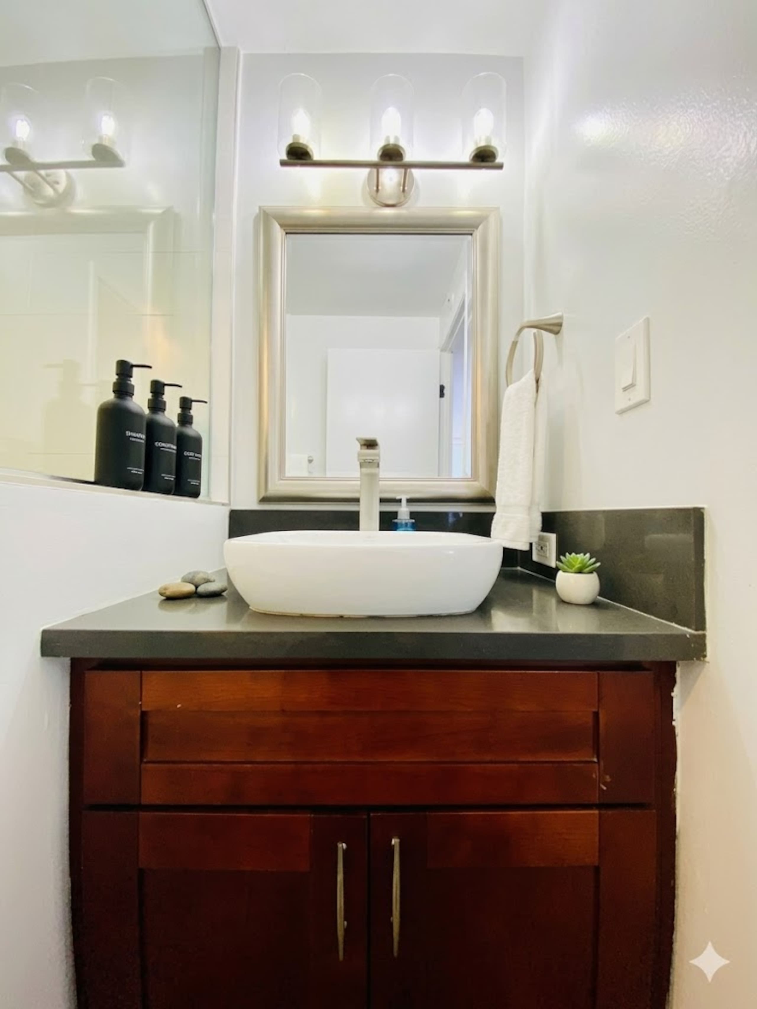 Condo in Honolulu · ★4.83 · 1 bedroom · 1 bed · 1 private bath - Image 14