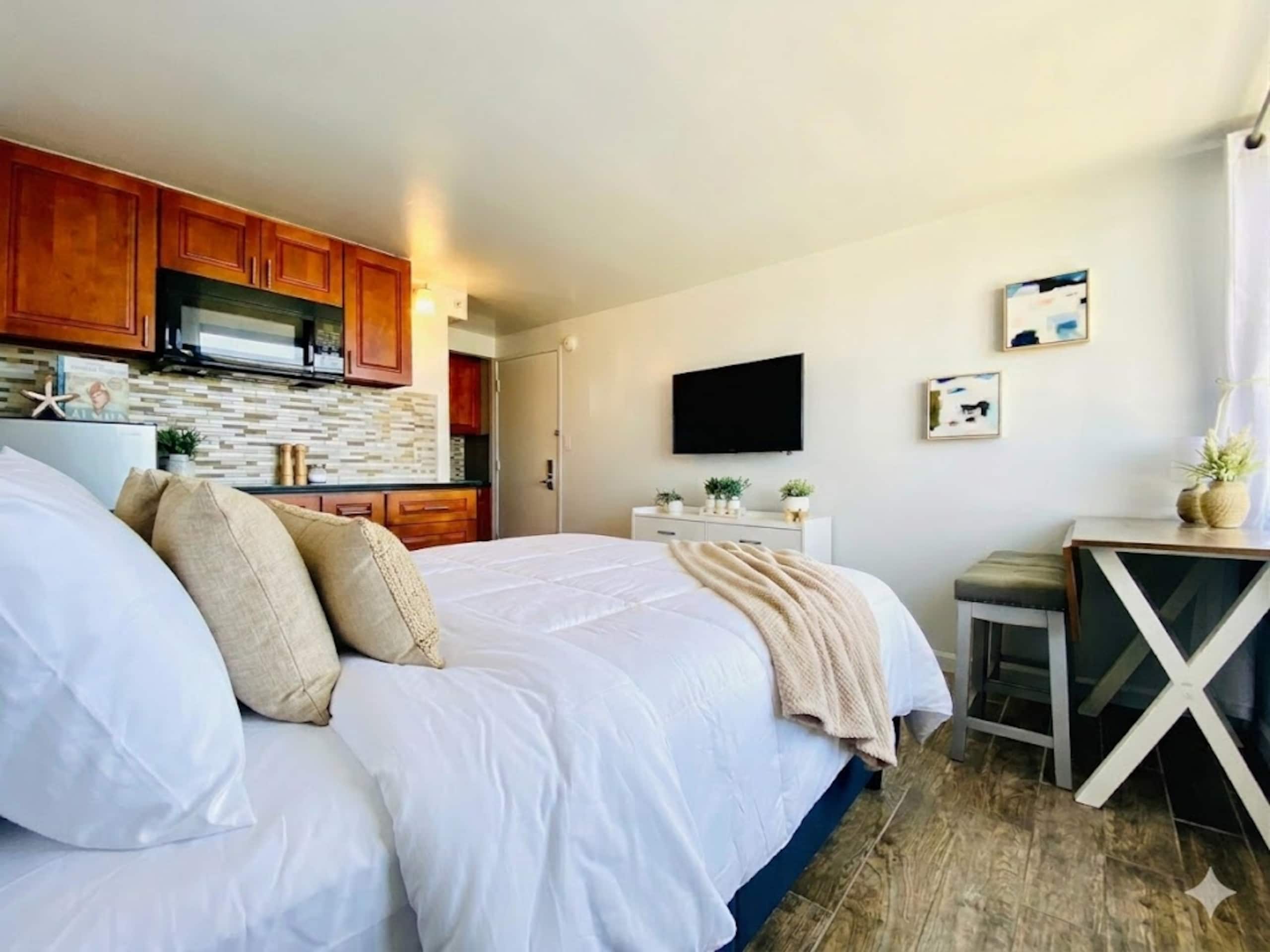 Condo in Honolulu · ★4.83 · 1 bedroom · 1 bed · 1 private bath - Image 11
