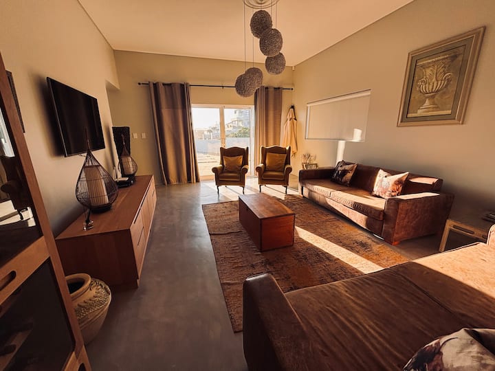 Naudesia Beach House - Grotto Bay