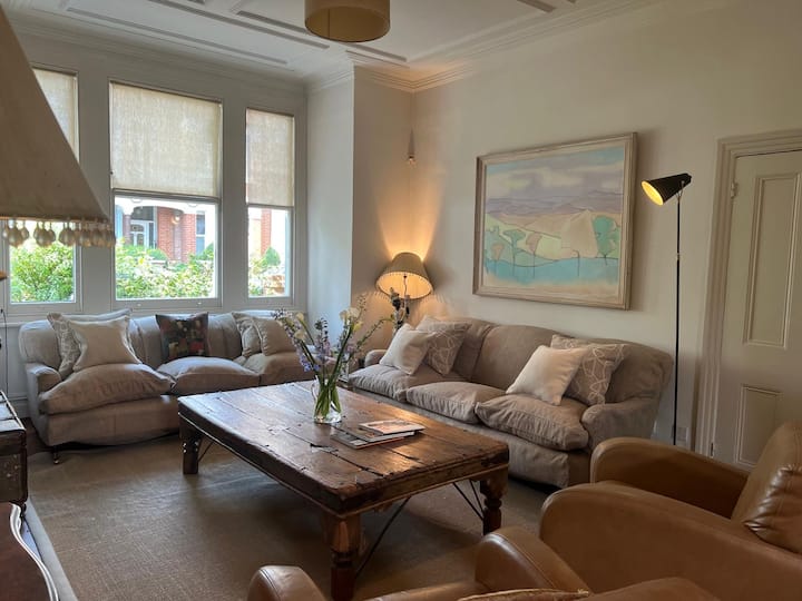 Cheerful 6 Bedroom Home In Leafy Fulham. - London, UK