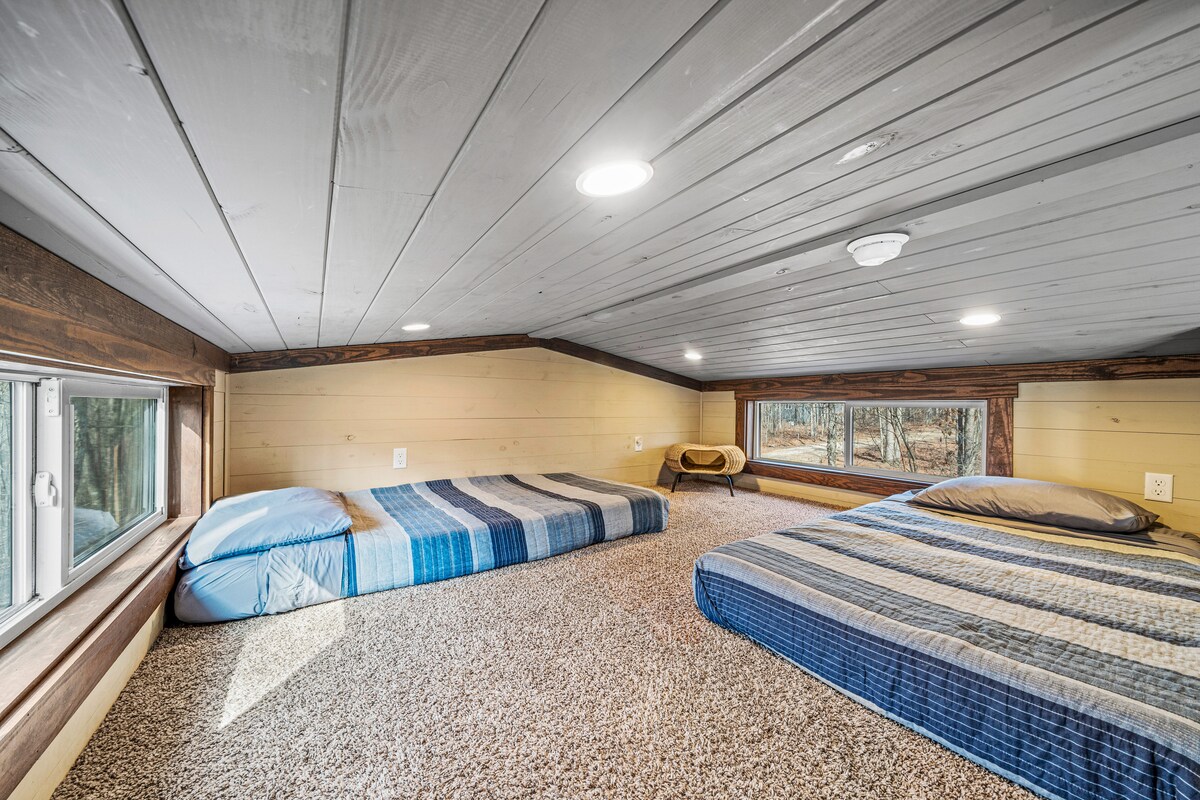 Loft bedroom with two single beds, perfect for kids or travel companions.