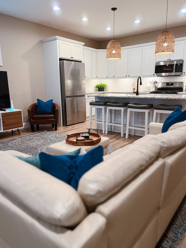 Luxury Home in the historic Ashtabula Harbor Townhouses for Rent in