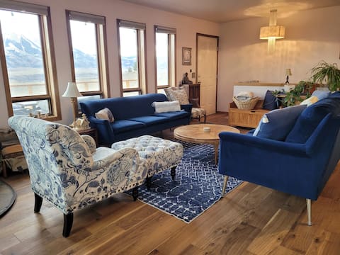 Popular Airbnb listing: Mountain retreat w/new hot tub & stunning views in Livingston / Paradise Valley