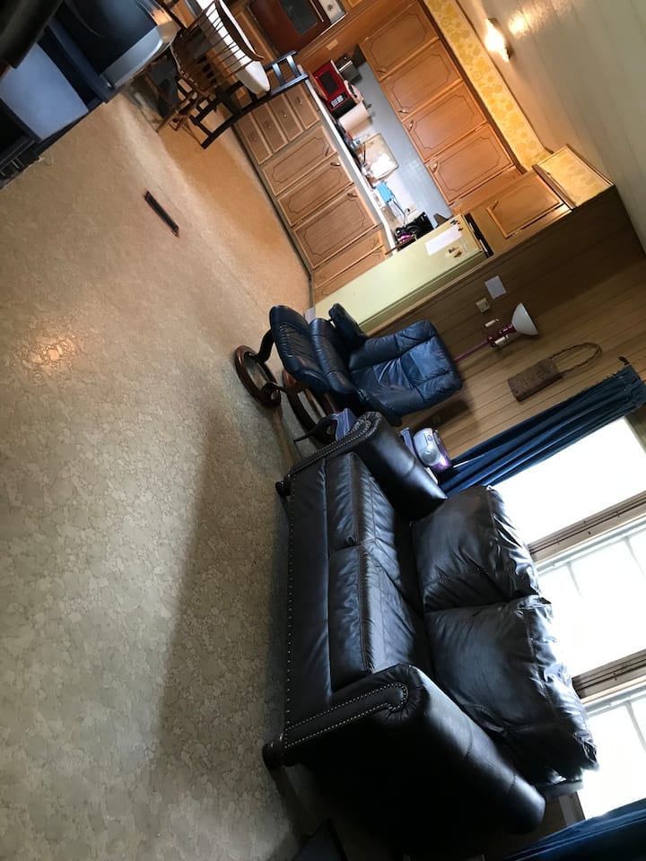Cozy 2 Bdrm Home 3 Blocks From Symes Hot Springs - Hot Springs, MT
