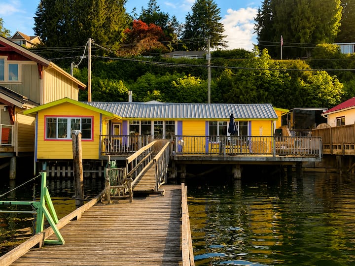 Cowibbean Cottage-Uniquely situated over the ocean
