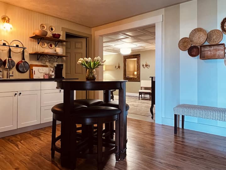 The Ridge | Hot Tub | 2-bed Guest Apartment - New Brunswick