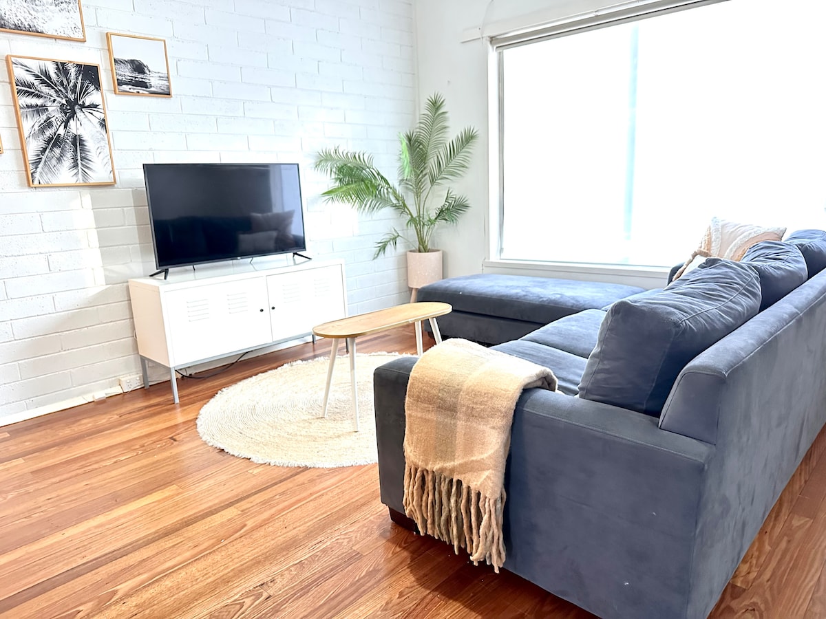 Popular Airbnb listing: Smith Girls Shack 3 Cowes Great location ! in Cowes