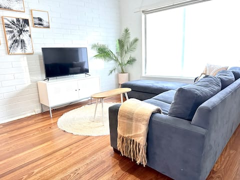 Popular Airbnb listing: Smith Girls Shack 3 Cowes Great location ! in Cowes