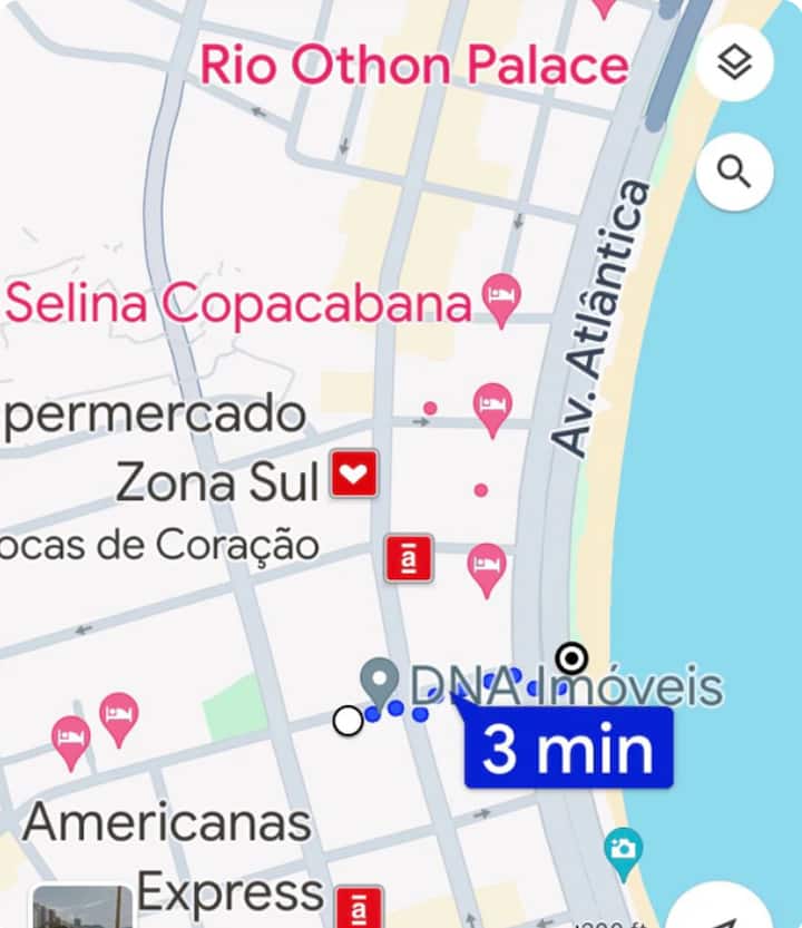 Muy cerca de la playa, a 3 minutos a pie, seguro cerca de la comisaría 13 de Copacabana 