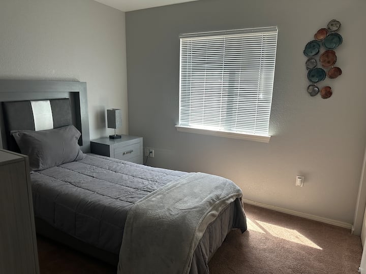 غرفة النوم 2