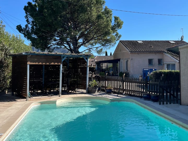 Jolie Villa Avec Piscine Et Vue Sur Le Luberon - Fontaine-de-Vaucluse