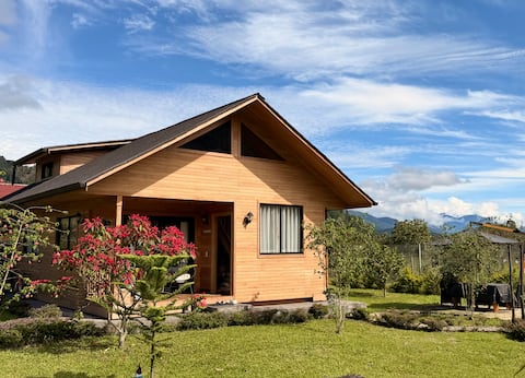 Haus Schaus: Beautiful house overlooks the mountains