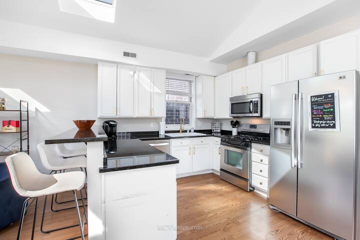 The Wrigleyville Penthouse gallery image 4