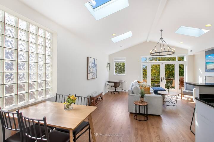 The Wrigleyville Penthouse gallery image 3