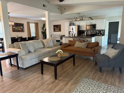 Pet friendly/ Fenced 3 bedroom 2 bath home 2