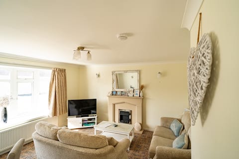 Top performing Airbnb: Morfa Bychan Beach Escape in Morfa Bychan, Ynys Galch, East, West, Gest, Tremadog