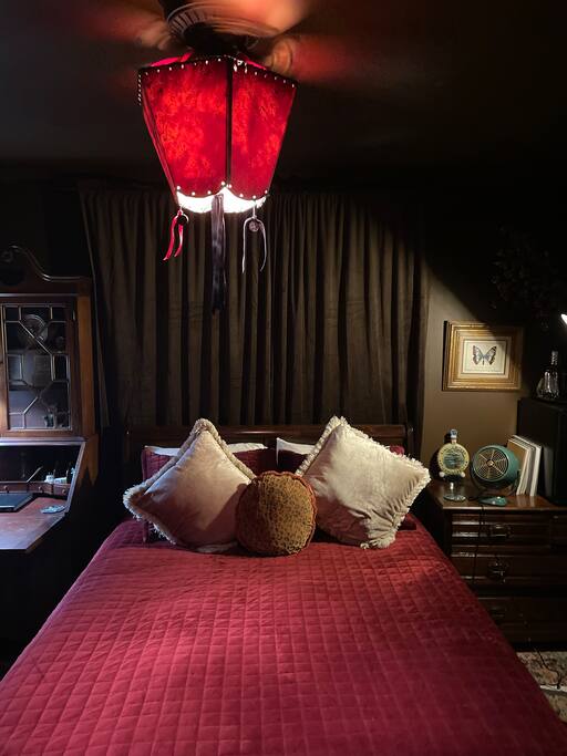 Dark Academia Stay~Home w/pool& Disneyland nearby