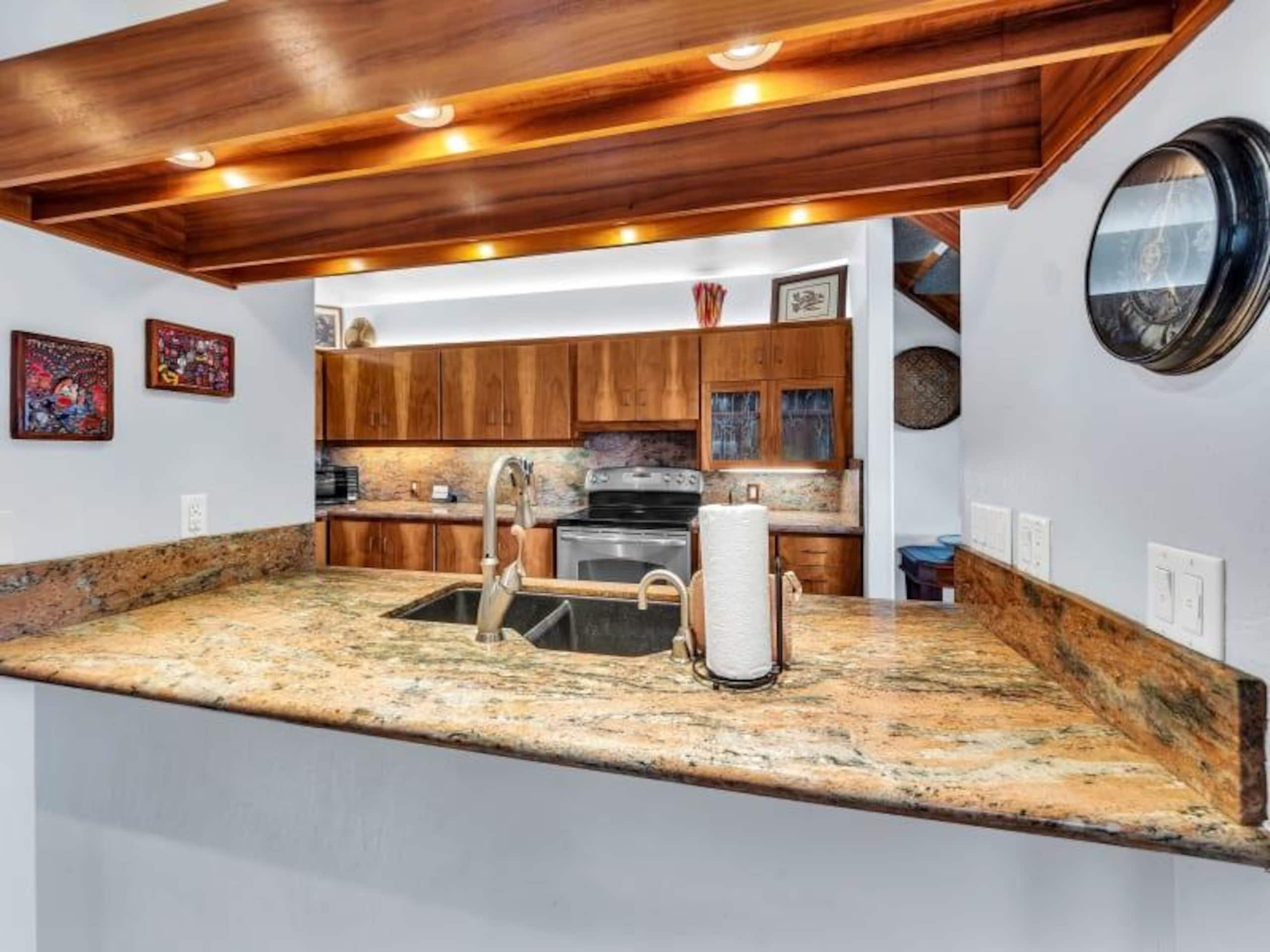 Condo in Kailua-Kona · ★4.72 · 2 bedrooms · 3 beds · 2 baths - Image 27