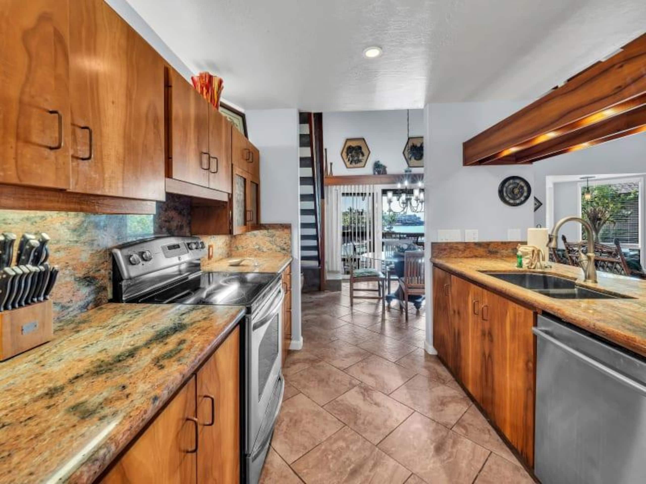 Condo in Kailua-Kona · ★4.72 · 2 bedrooms · 3 beds · 2 baths - Image 30