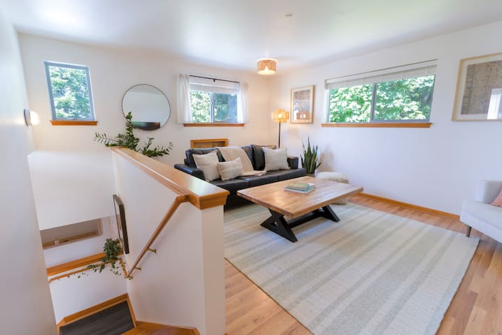 Forest Loft W/ Sauna & Outdoor Spa - Bellingham, WA