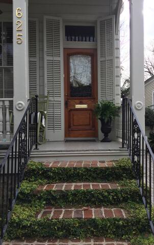 New Orleans Uptown Cottage(23-NSTR-16757) gallery image 3