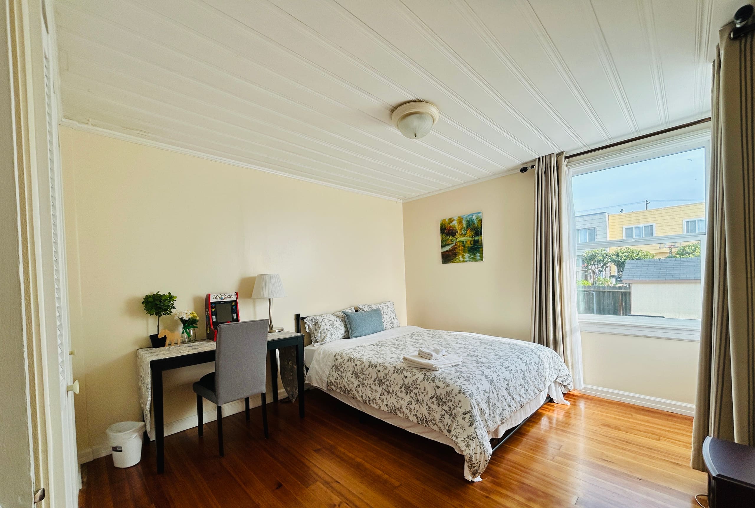 Home in San Francisco · ★4.86 · 3 bedrooms · 3 beds · 1.5 baths - Image 13