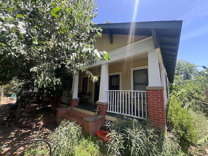 Blossom Bungalow West  A Nature-lovers Dream - Houston, TX