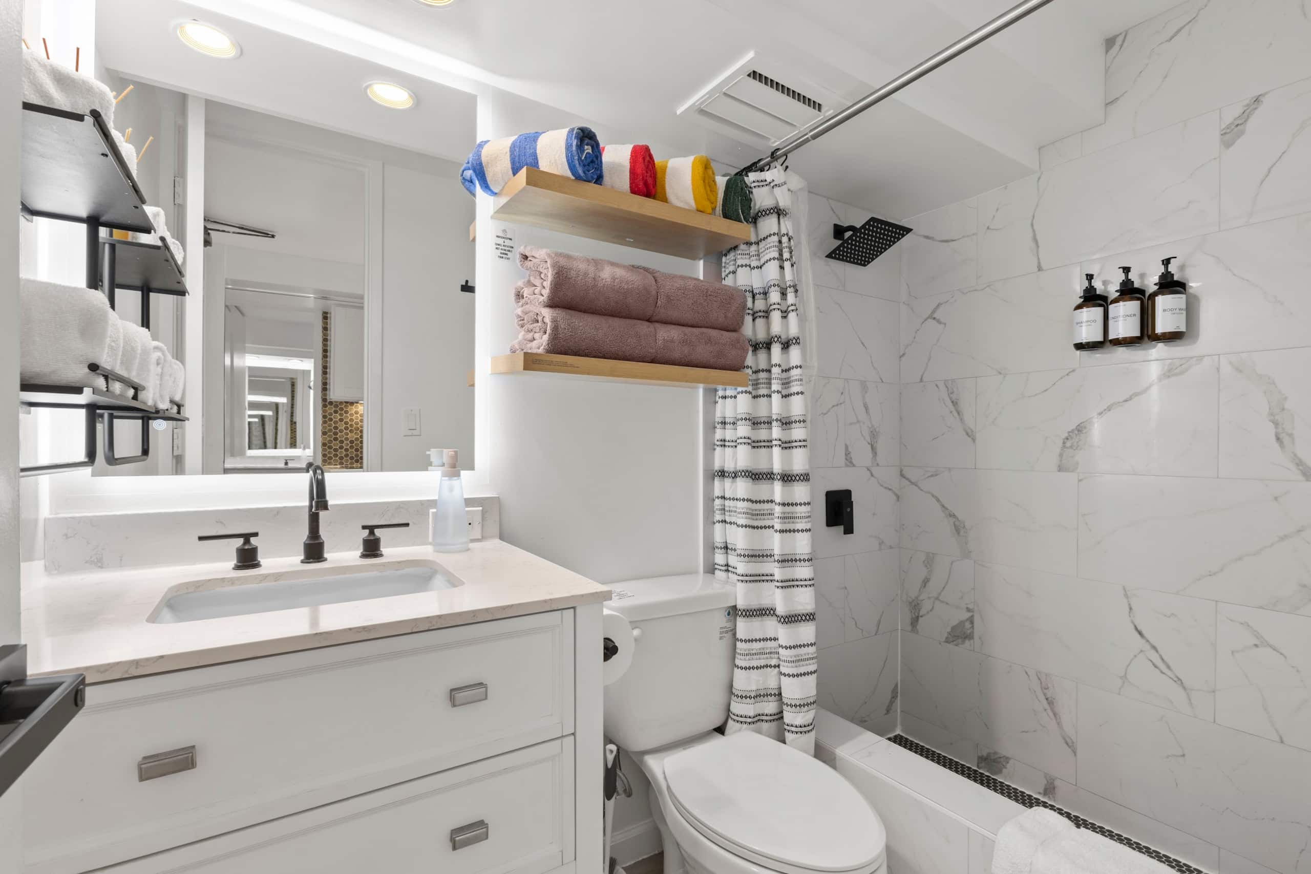 Condo in Honolulu · ★4.93 · Studio · 2 beds · 1 bath - Image 23