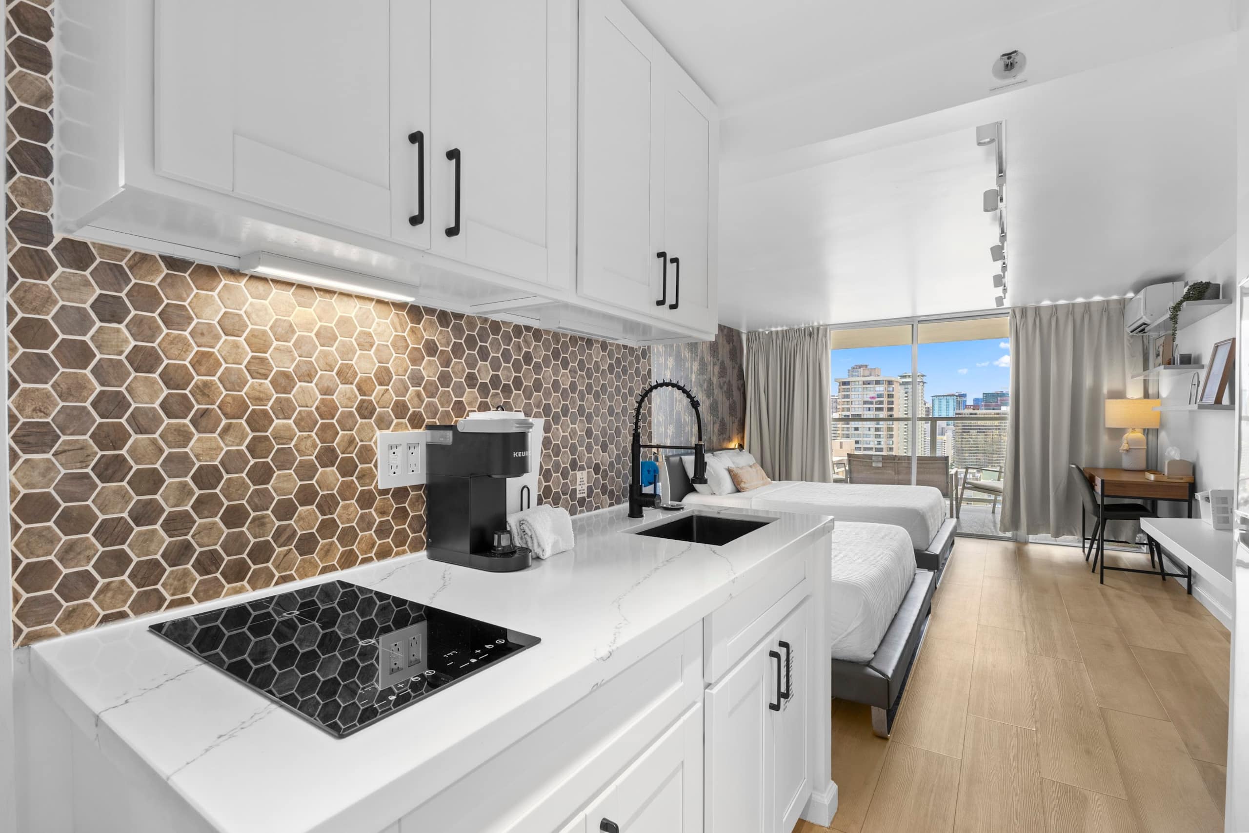 Condo in Honolulu · ★4.93 · Studio · 2 beds · 1 bath - Image 13