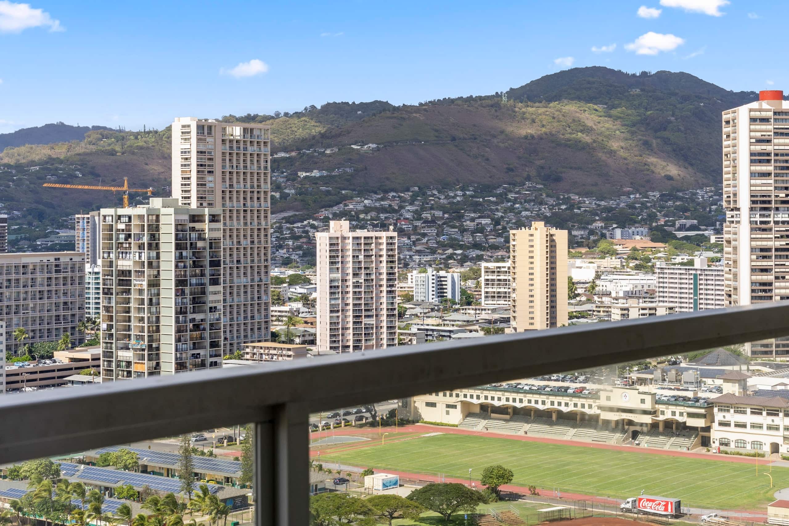 Condo in Honolulu · ★4.93 · Studio · 2 beds · 1 bath - Image 36