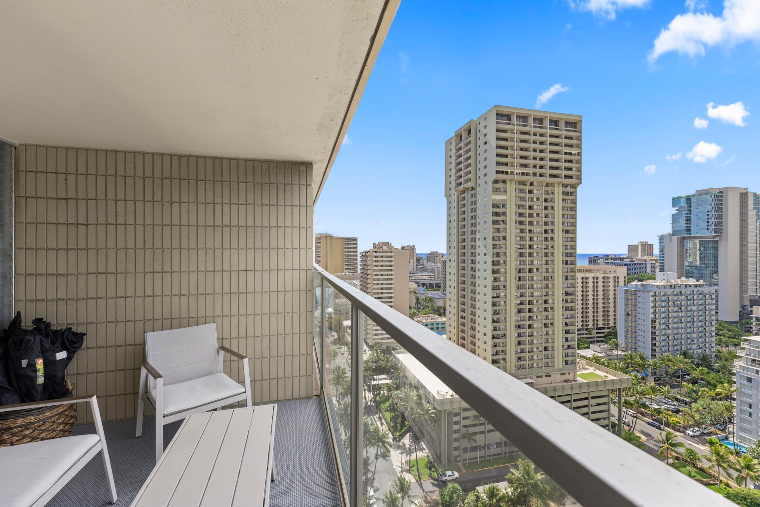 Condo in Honolulu · ★4.93 · Studio · 2 beds · 1 bath - Image 31