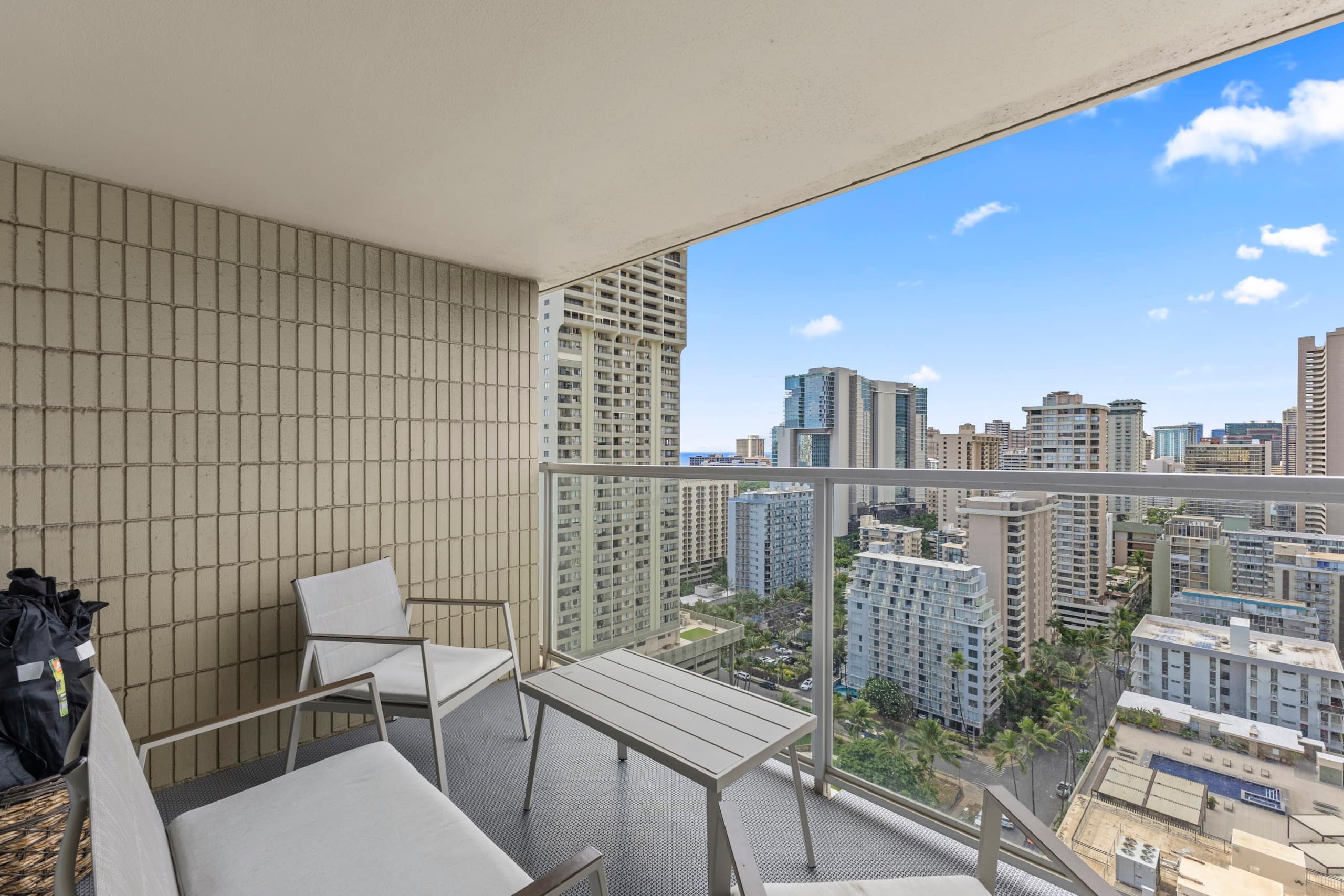 Condo in Honolulu · ★4.93 · Studio · 2 beds · 1 bath - Image 29