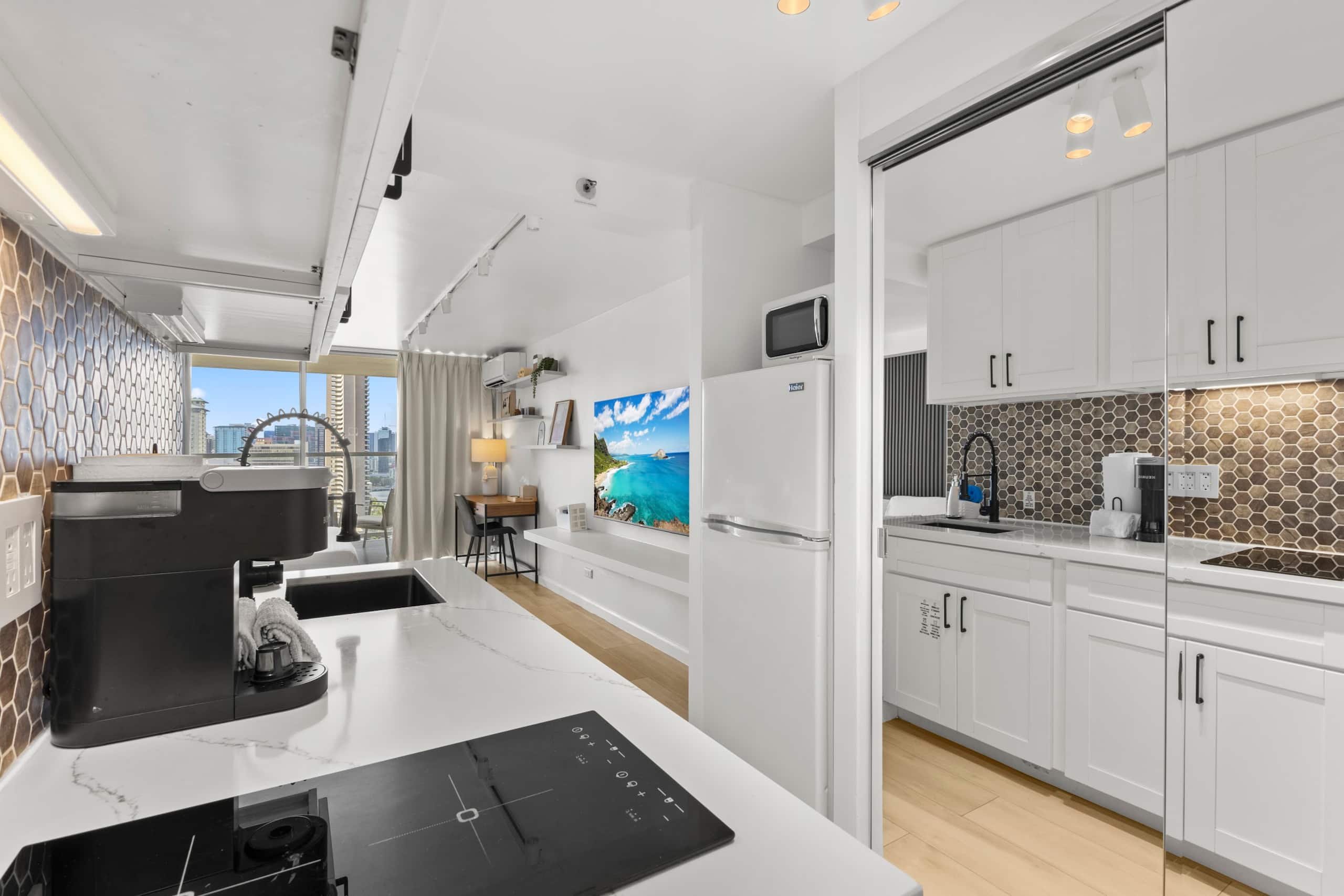 Condo in Honolulu · ★4.93 · Studio · 2 beds · 1 bath - Image 17