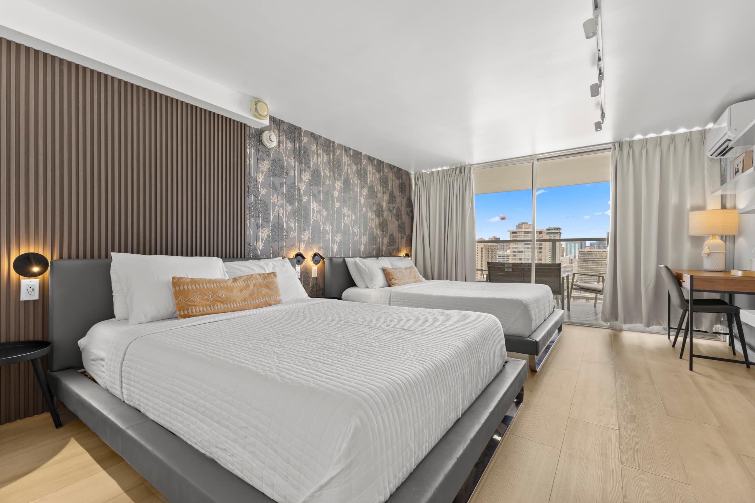 Condo in Honolulu · ★4.93 · Studio · 2 beds · 1 bath - Image 4