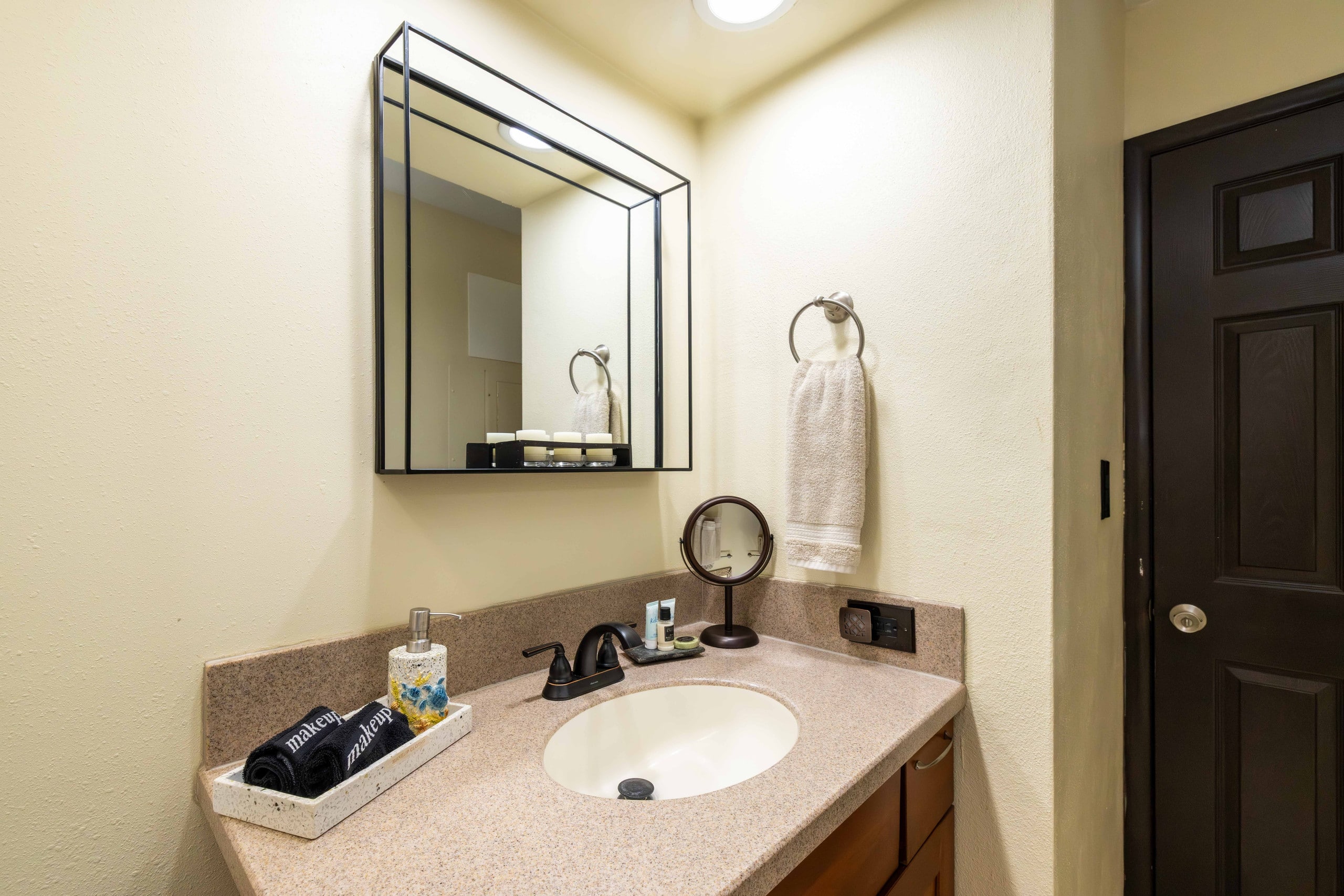 Condo in Wailuku · ★4.83 · 1 bedroom · 2 beds · 1 bath - Image 31