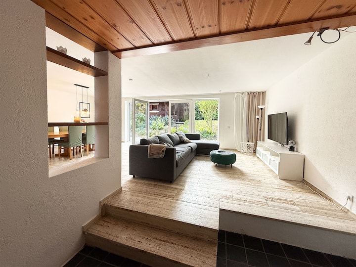 Moderner Splitlevel-bungalow Mit Garten - Köln
