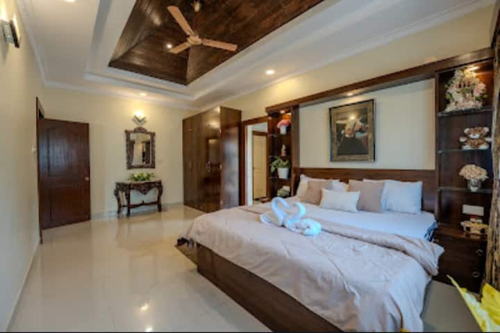 Bedroom 1 image 2