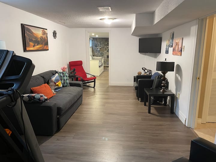 Charming 2 Bedroom Basement With Private Entrance - Oakville