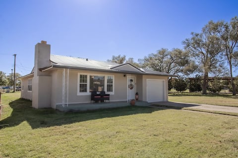 100ft to ENMU+ 3 bedrooms 1.5 bathroom in portales