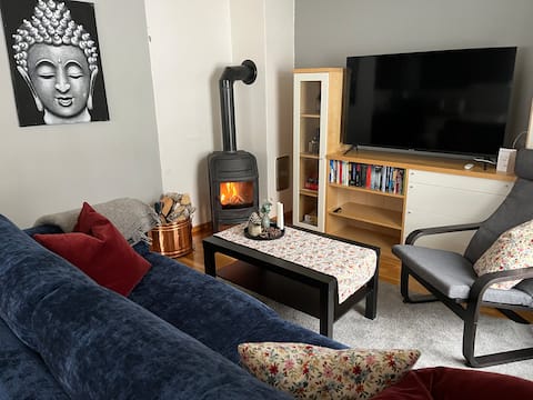 Top Airbnb: Central, sunny patio, and parking w/charging in Asker