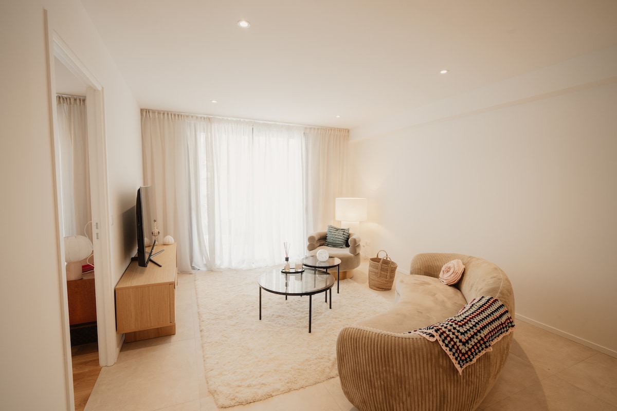 New and spacious 1-bedroom apartment in the heart of Porto-Vecchio