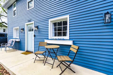 Cheerful 2 bedroom farmhouse minutes from PSU